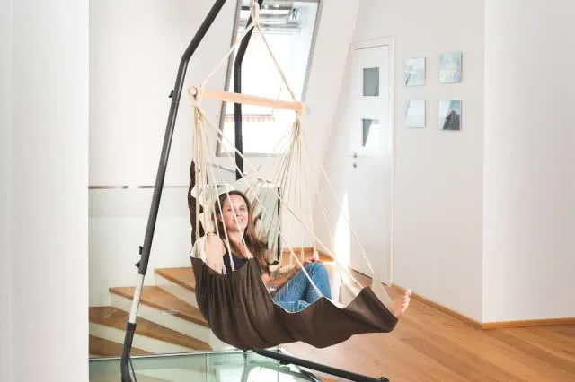 H&auml;ngesessel mit Gestell erdfarben mit Fussablage