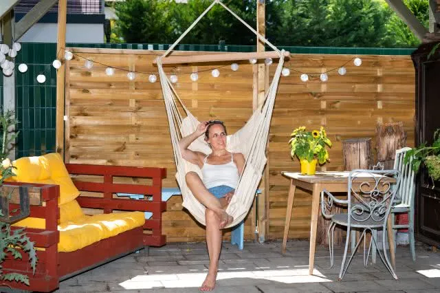 wetterfester grosser outdoor H&auml;ngesessel weiss gef&uuml;ttert