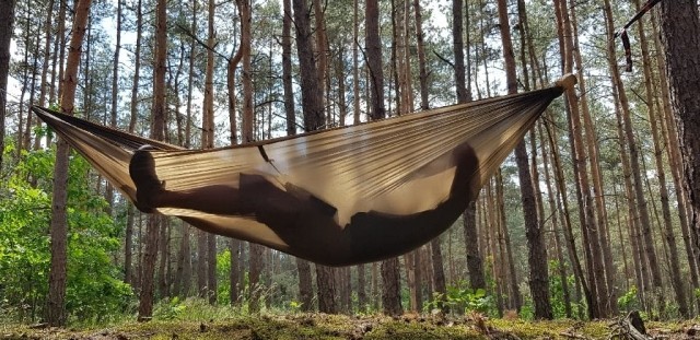 Bushmen ultraleichte Hängematte dunkelgrün mit Befestigungssystem by Bushmen BU-1ULHAZENDO color grün